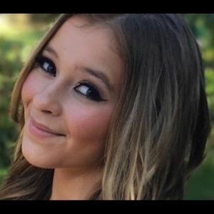 Meet your Posher, Desiree